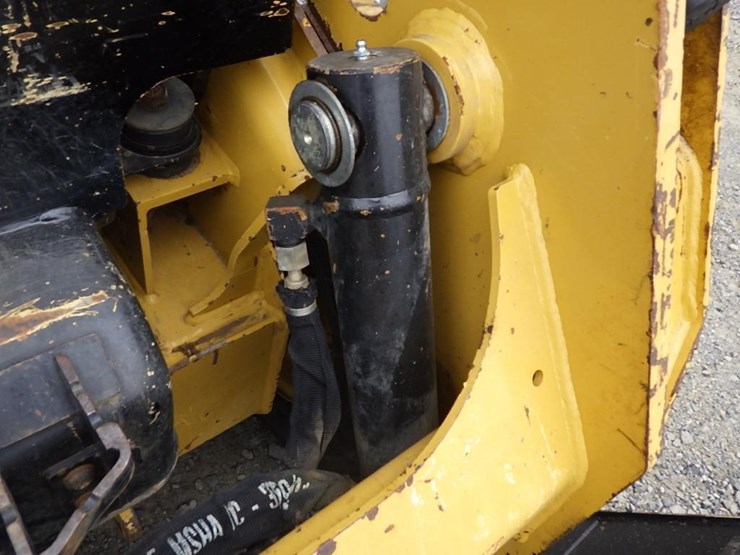2014-caterpillar-226d3-image-12