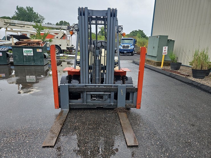 nissan-100-forklift-image-8