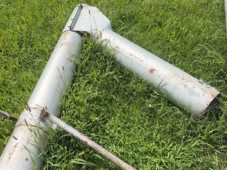 8"-hutchinson-upright-grain-bin-unloading-auger-image-4