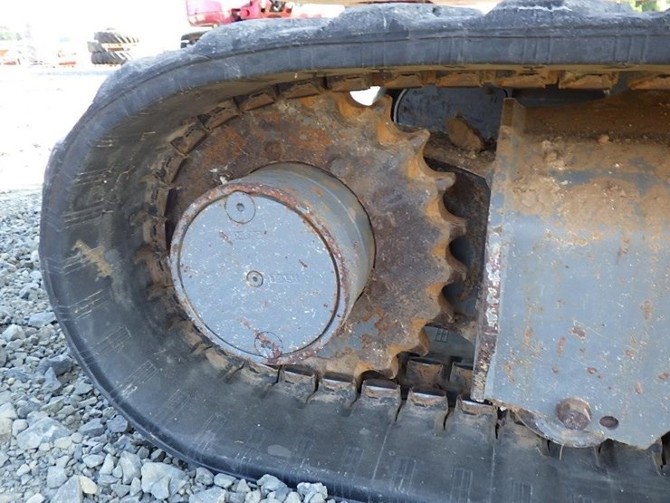 takeuchi-tb240-image-14