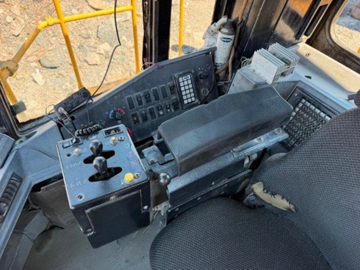caterpillar-992g-image-29