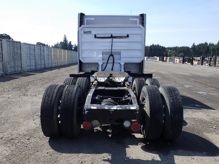 2015-peterbilt-375-image-6