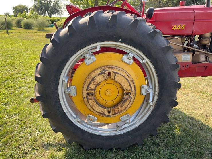 massey-ferguson-444-image-29