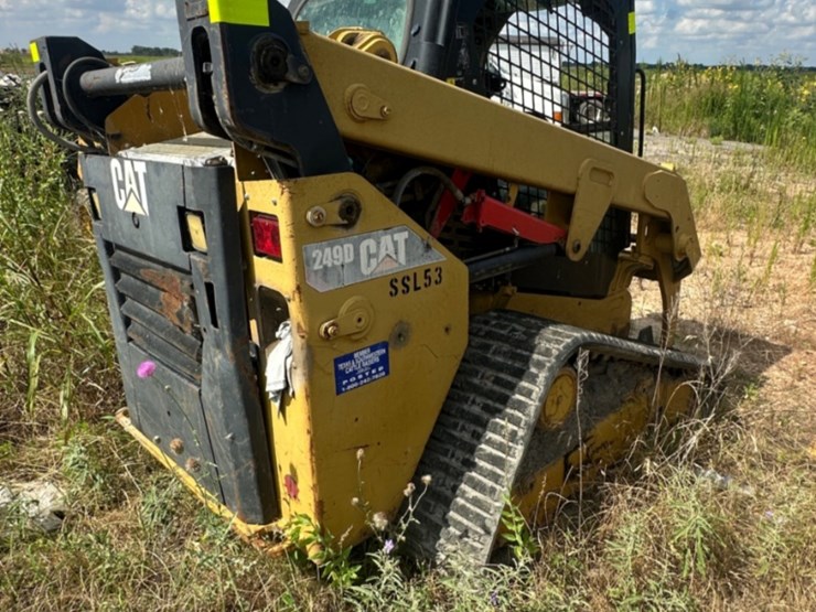 2016-caterpillar-249d-image-2