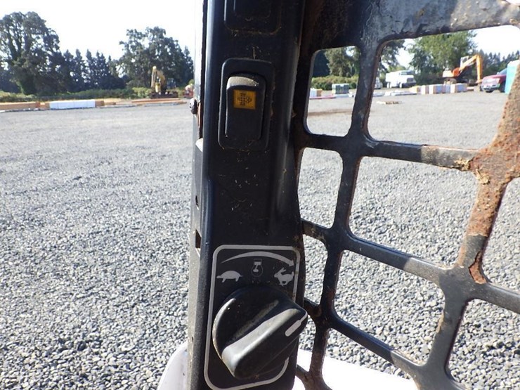 2013-bobcat-s750-image-22