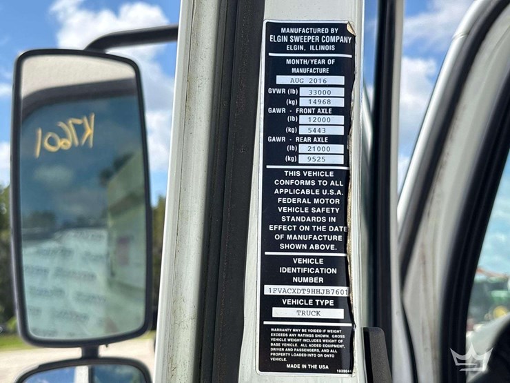 2017-freightliner-m2-106-image-5