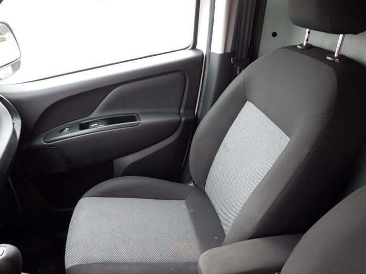 2017-ram-promaster-city-image-24