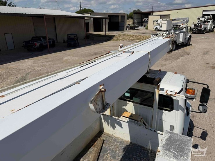 2016-freightliner-m2-106-image-31