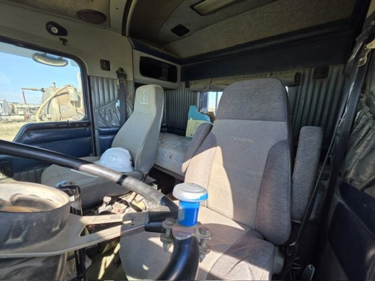2001-kenworth-t800-image-4