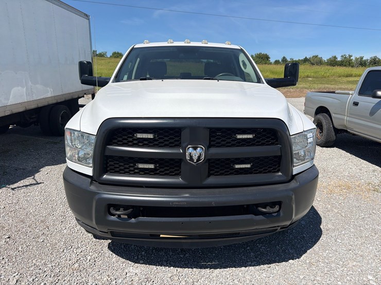 2016-dodge-3500-image-2