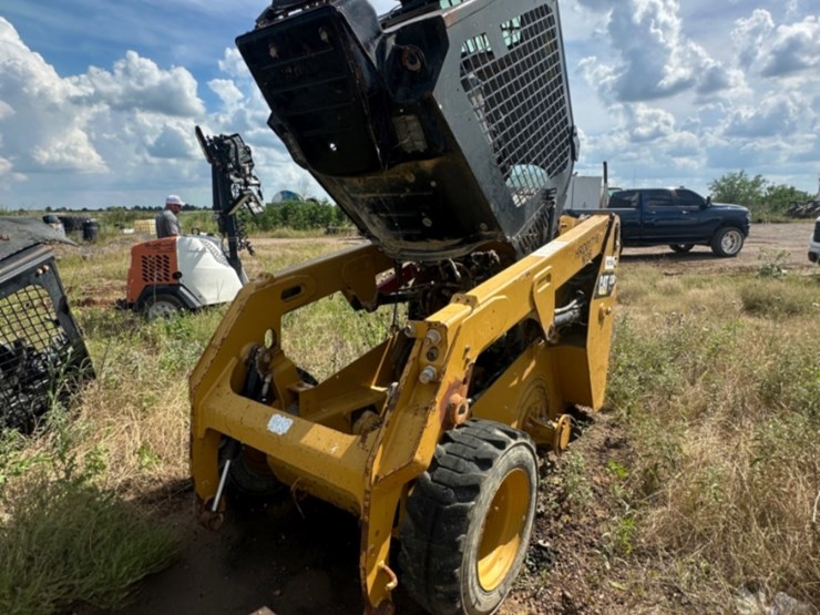 2017-caterpillar-226d-image-1