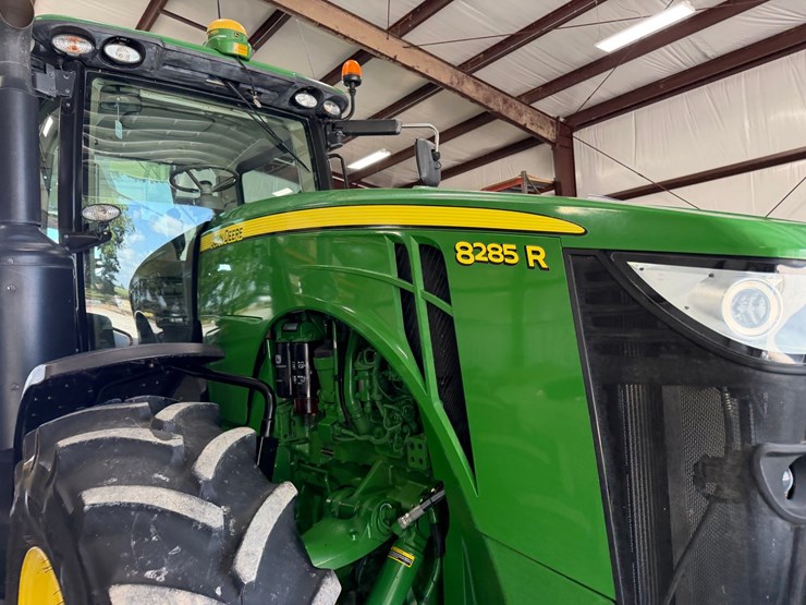 2011-john-deere-8285r-image-46