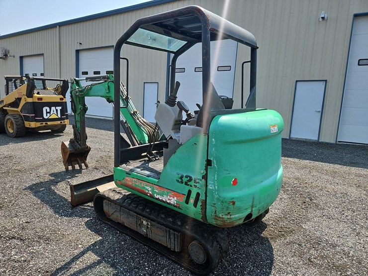 2011-bobcat-325g-image-3