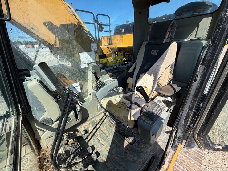 caterpillar-326fl-image-19