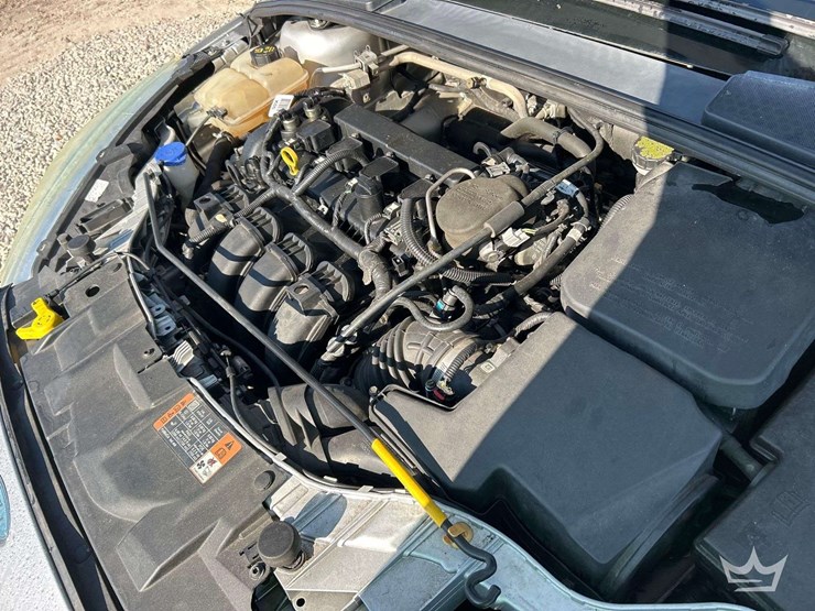 2015-ford-focus-hatchback-image-9