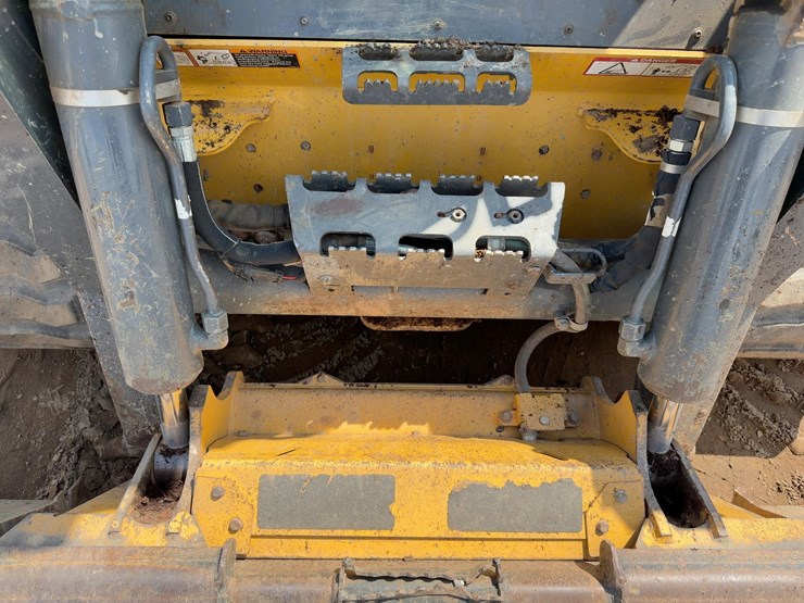 2023-deere-333g-image-10