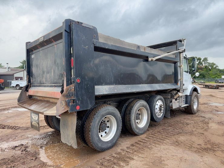 2021-volvo-vhd-tri/a-dump-truck-image-5