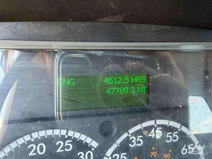 2016-freightliner-m2-106-image-12
