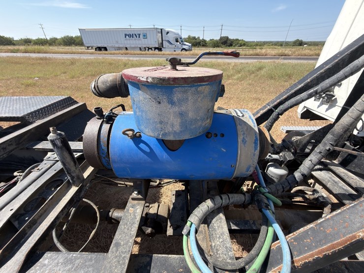 2012-mack-granite-gu713-image-12
