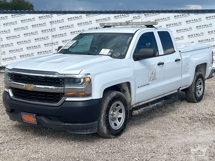 2017-chevrolet-silverado-1500-image-1