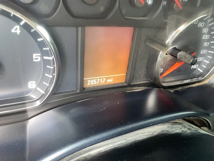 2017-chevrolet-2500hd-image-13