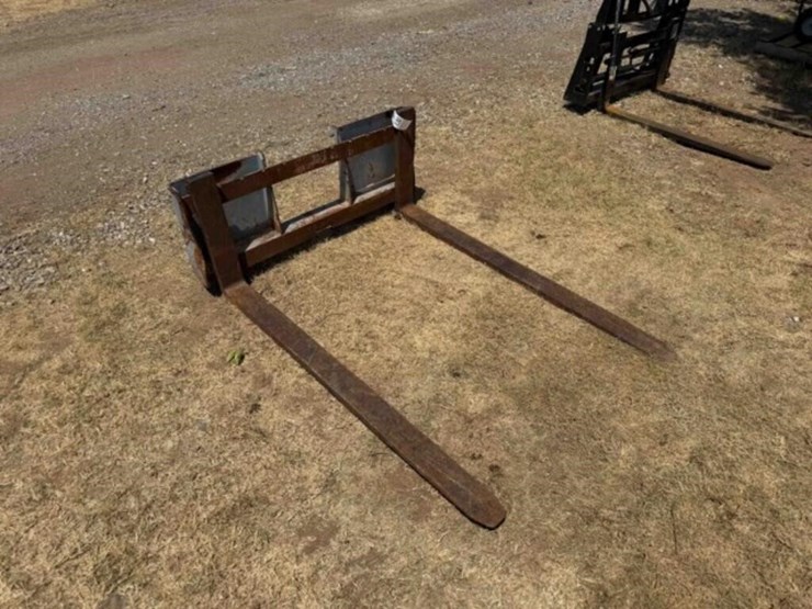 skid-steer-pallet-forks-image-3