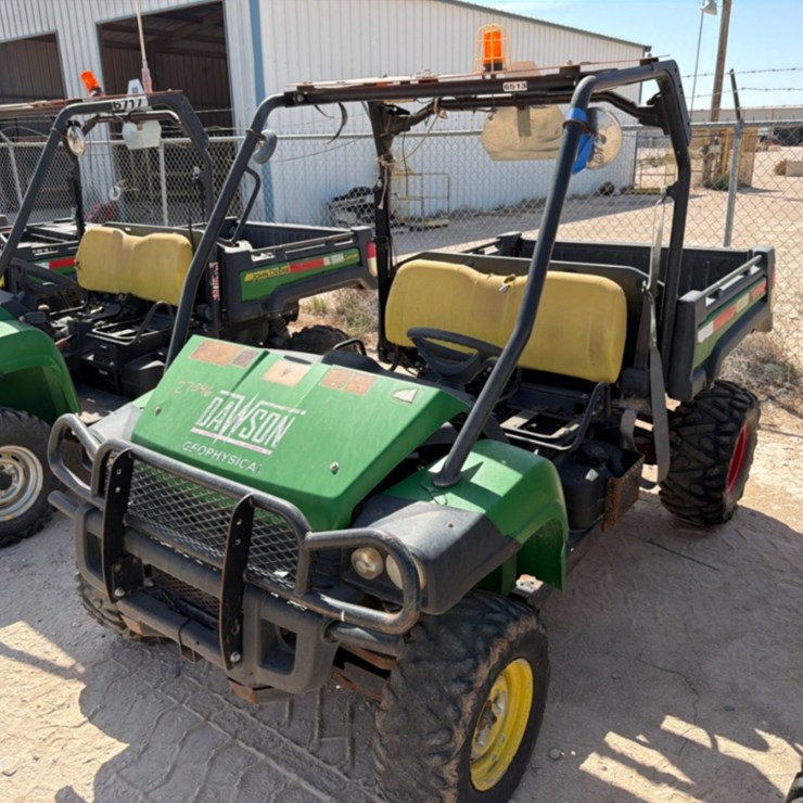 JOHN DEERE GATOR