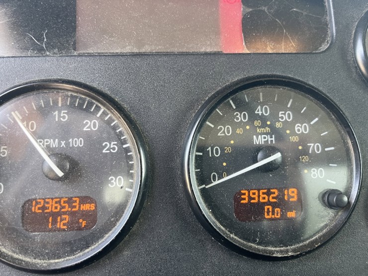2012-peterbilt-337-image-17