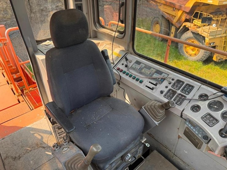 hitachi-ex1800-3-image-15
