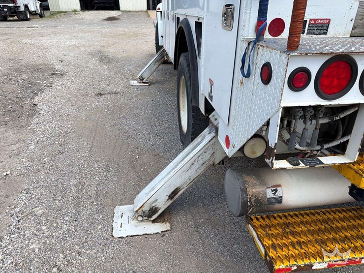 2014-international-durastar-4300-image-22