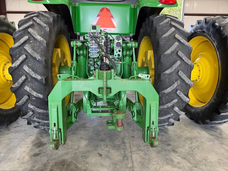 2011-john-deere-8285r-image-26
