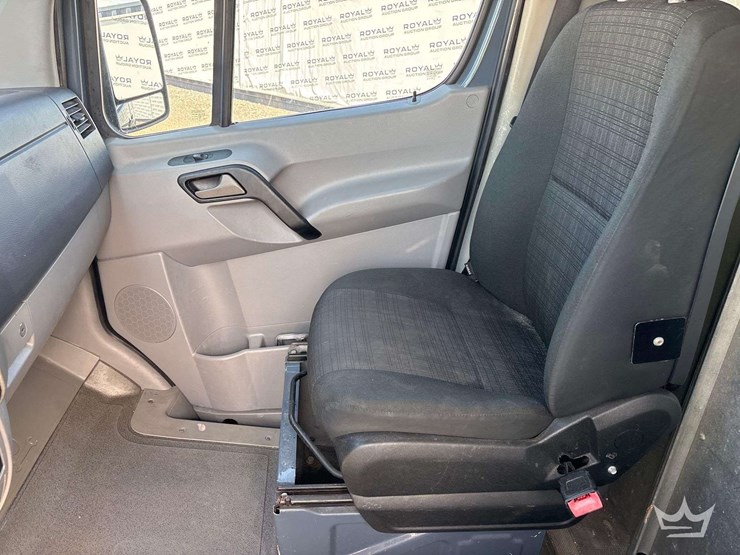 2018-mercedes-benz-sprinter-2500-image-14