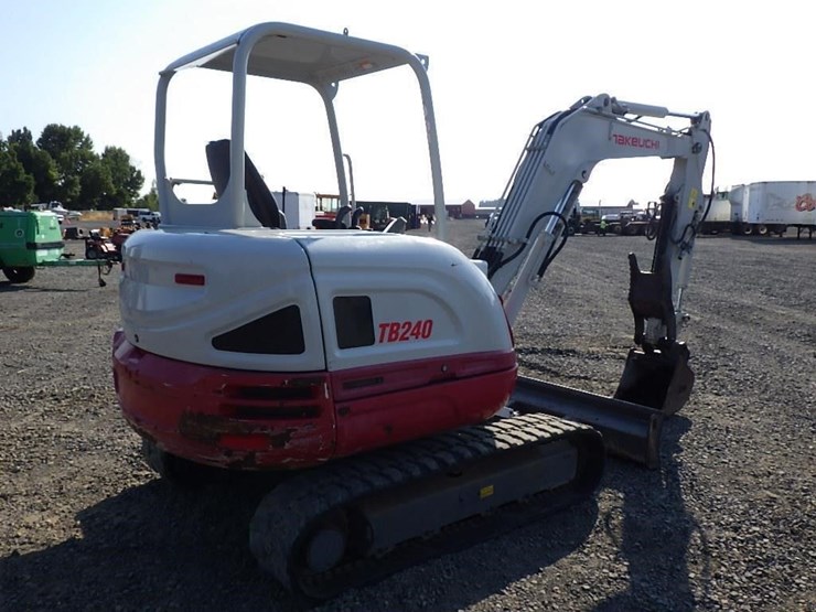 takeuchi-tb240-image-5