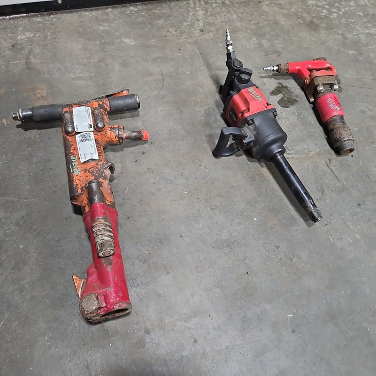 QUANTITY OF ASSORTED PNUEMATIC TOOLS