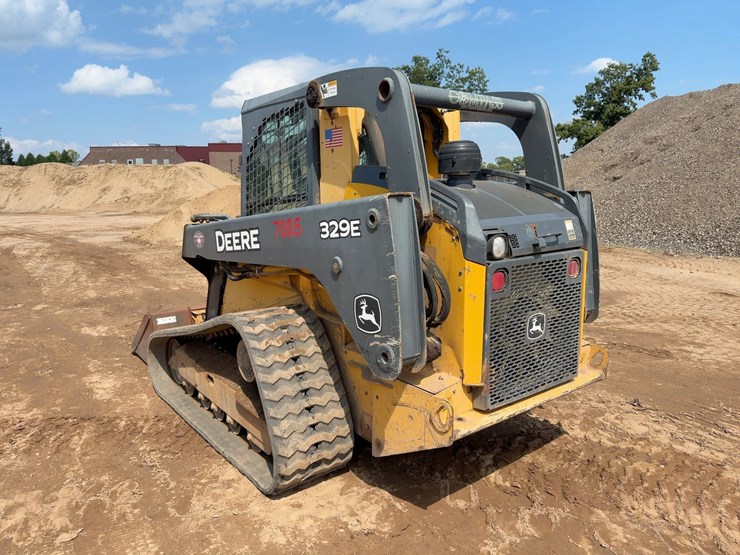 2013-deere-329e-image-3
