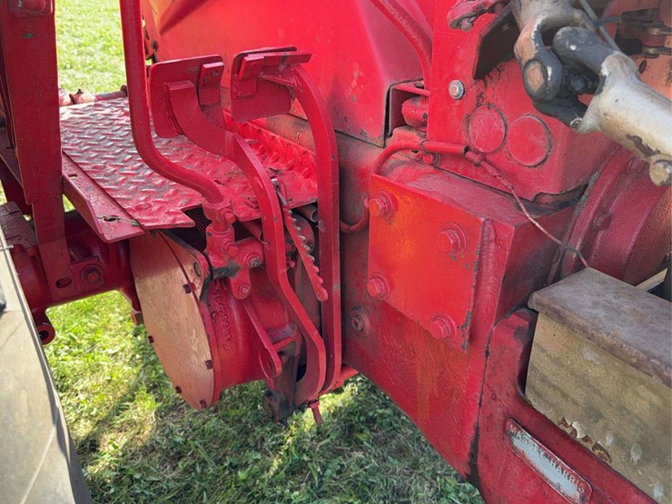 massey-ferguson-444-image-25