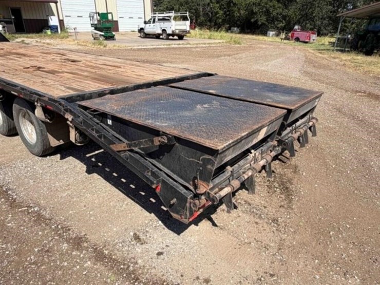 2018-lamar-gooseneck-flatbed-trailer-image-16