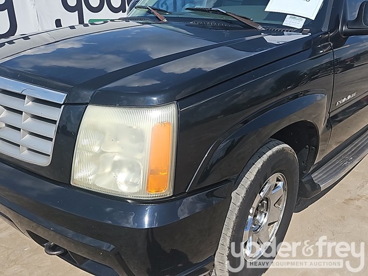 2003-cadillac-escalade-image-13