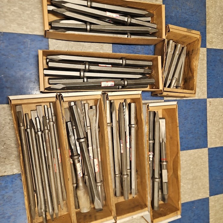 QUANTITY OF ASSORTED DEMOLITION HAMMER BITS