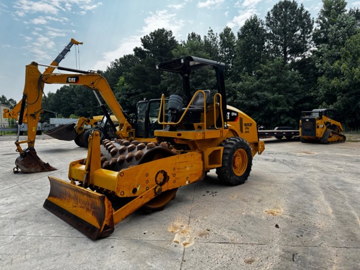 2013-caterpillar-cp44-image-1