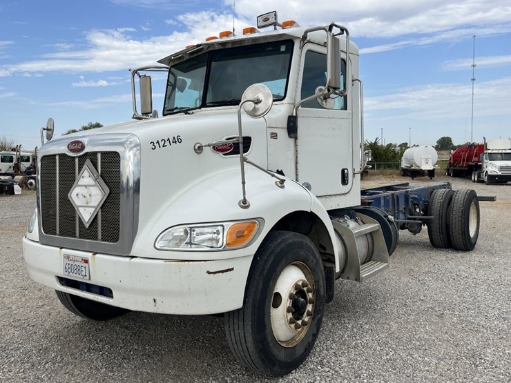 2012-peterbilt-337-image-1