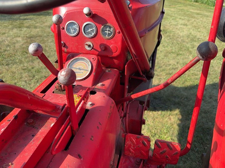 massey-ferguson-444-image-40