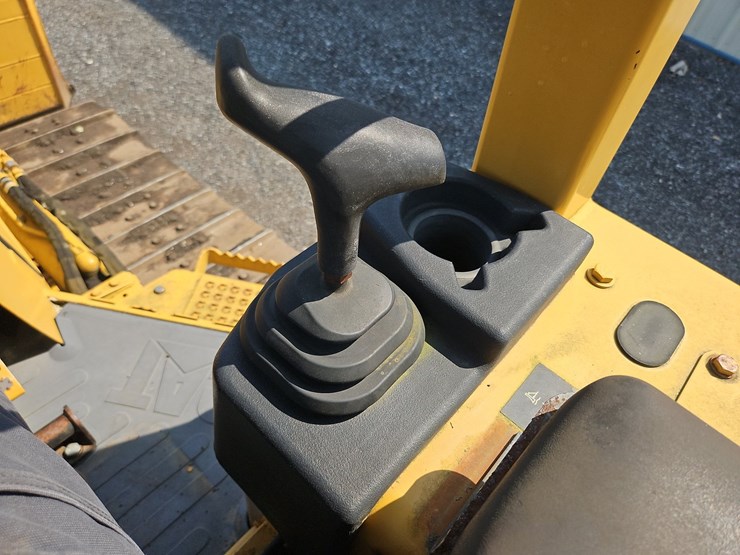 2006-caterpillar-d4g-xl-image-29