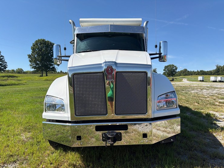 2023-kenworth-t880-image-2