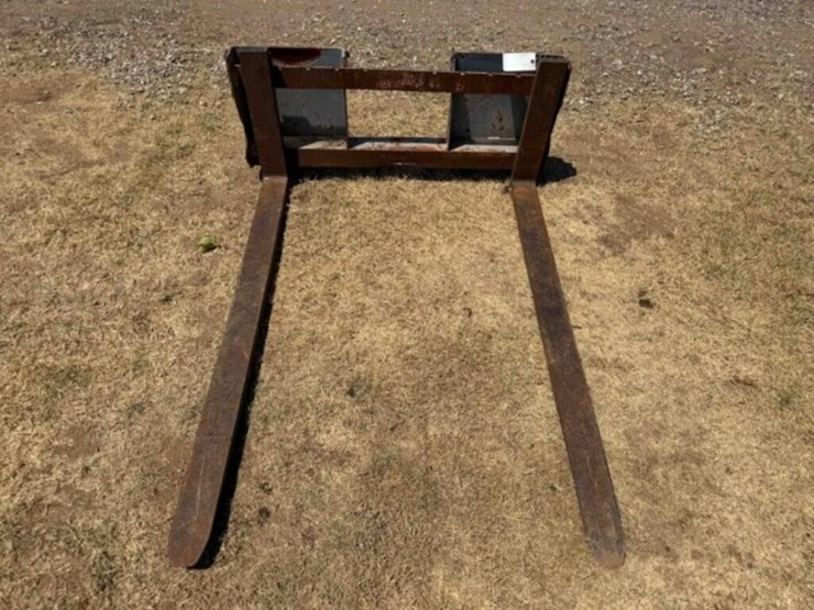 skid-steer-pallet-forks-image-2