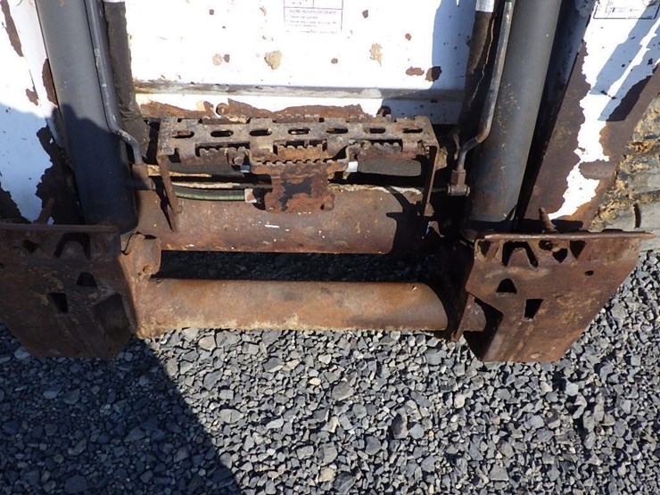2013-bobcat-s750-image-9