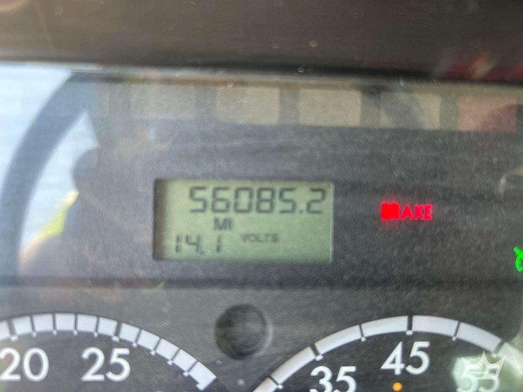 2014-freightliner-m2-106-image-6