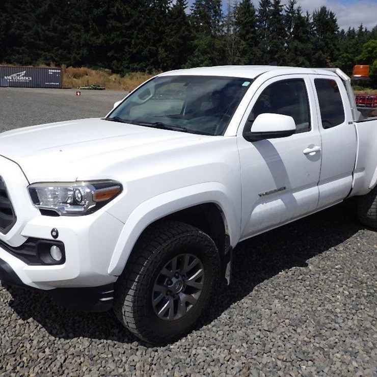 2017 TOYOTA TACOMA