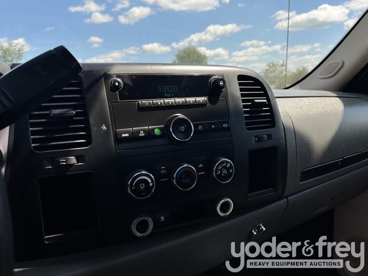 2011-gmc-sierra-2500hd-image-21