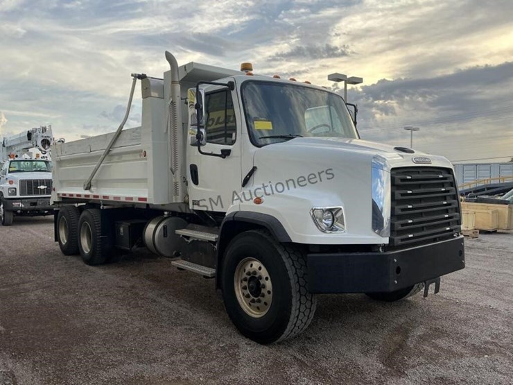 2016-freightliner-114sd-image-4